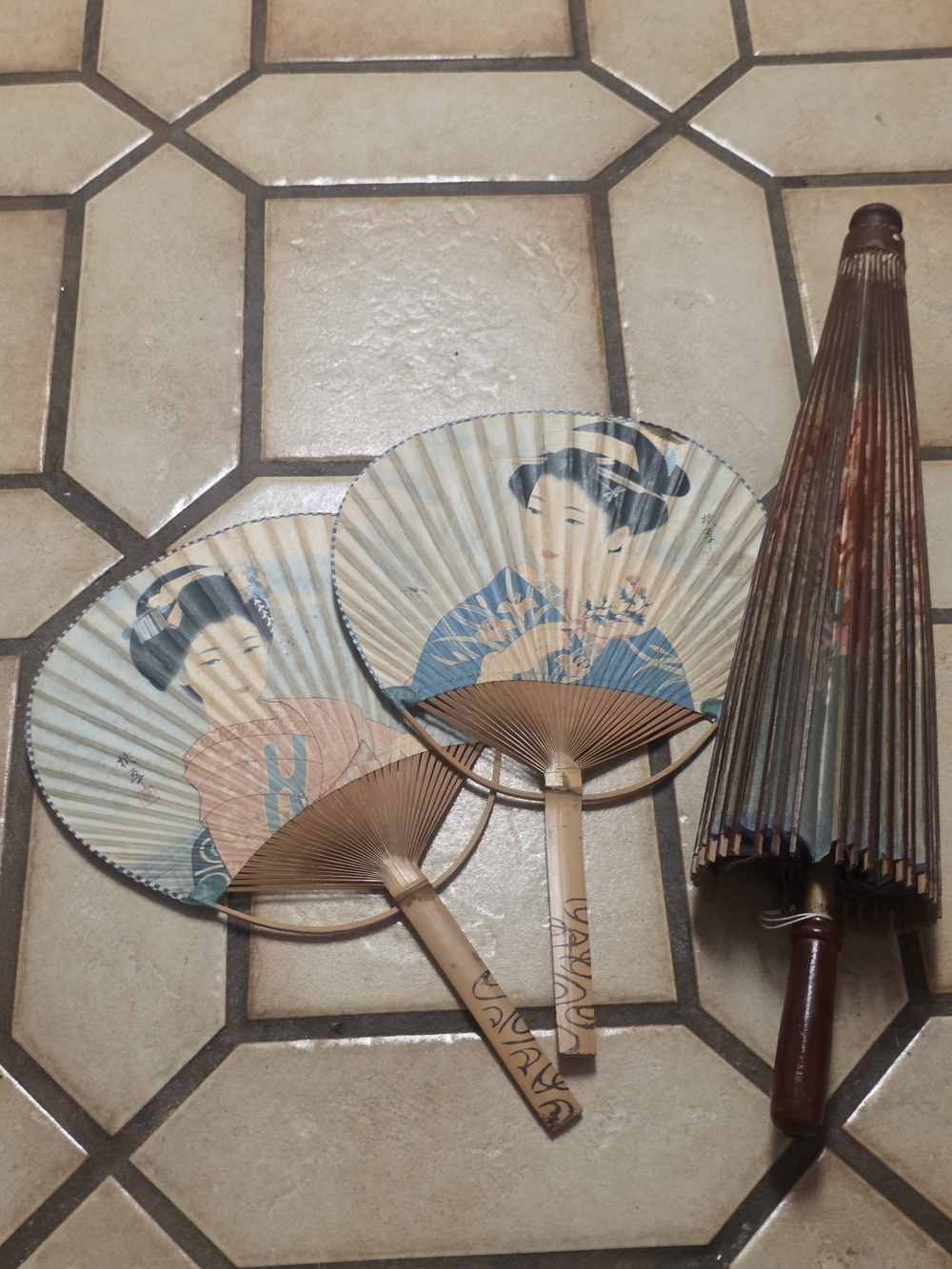 Vintage Japanese Hand Fans (Pairs) with Floral Geisha Motifs And Umbrella